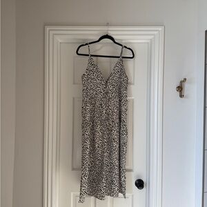 Cloud Ten Elegant Spaghetti Strap Leopard Dress